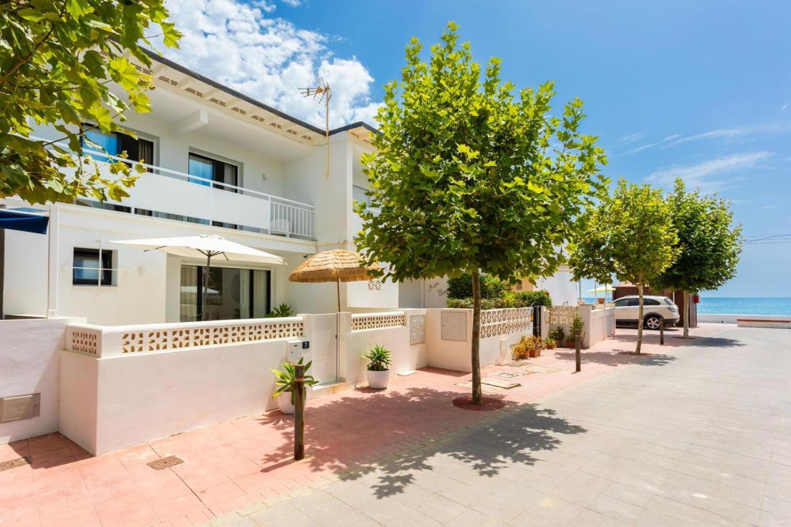 La Cala Beach Home - Beachfront Few Steps Away From Sandy Beach 卡拉德米哈斯 外观 照片