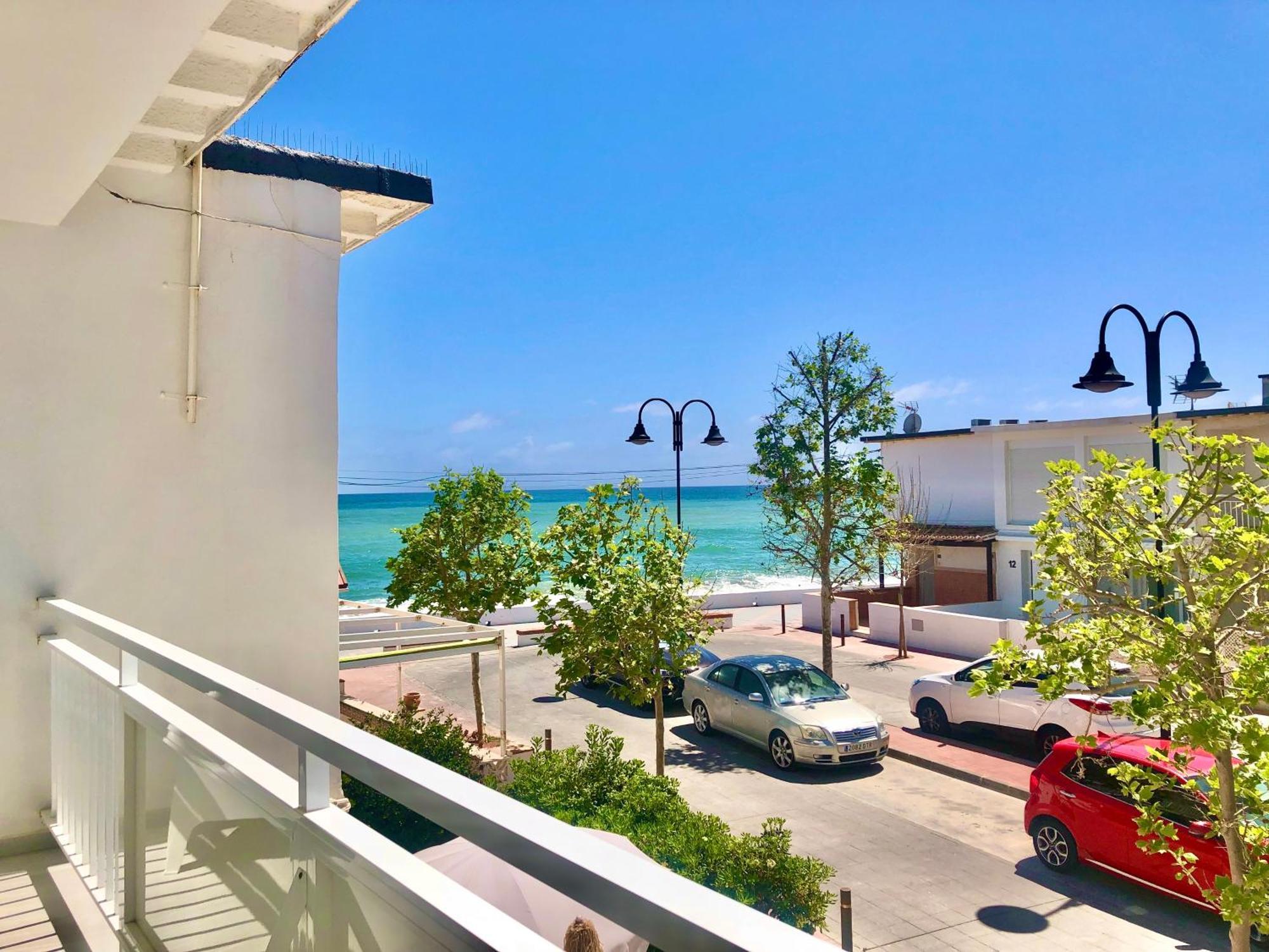 La Cala Beach Home - Beachfront Few Steps Away From Sandy Beach 卡拉德米哈斯 外观 照片