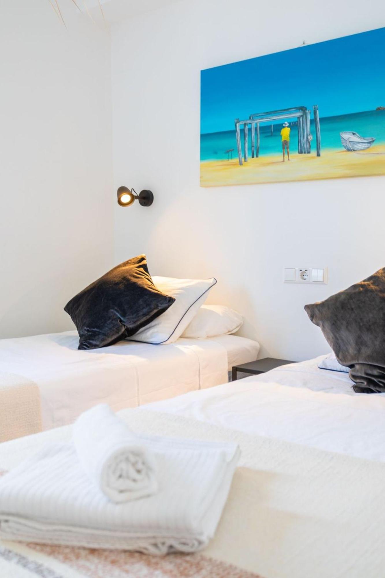 La Cala Beach Home - Beachfront Few Steps Away From Sandy Beach 卡拉德米哈斯 外观 照片