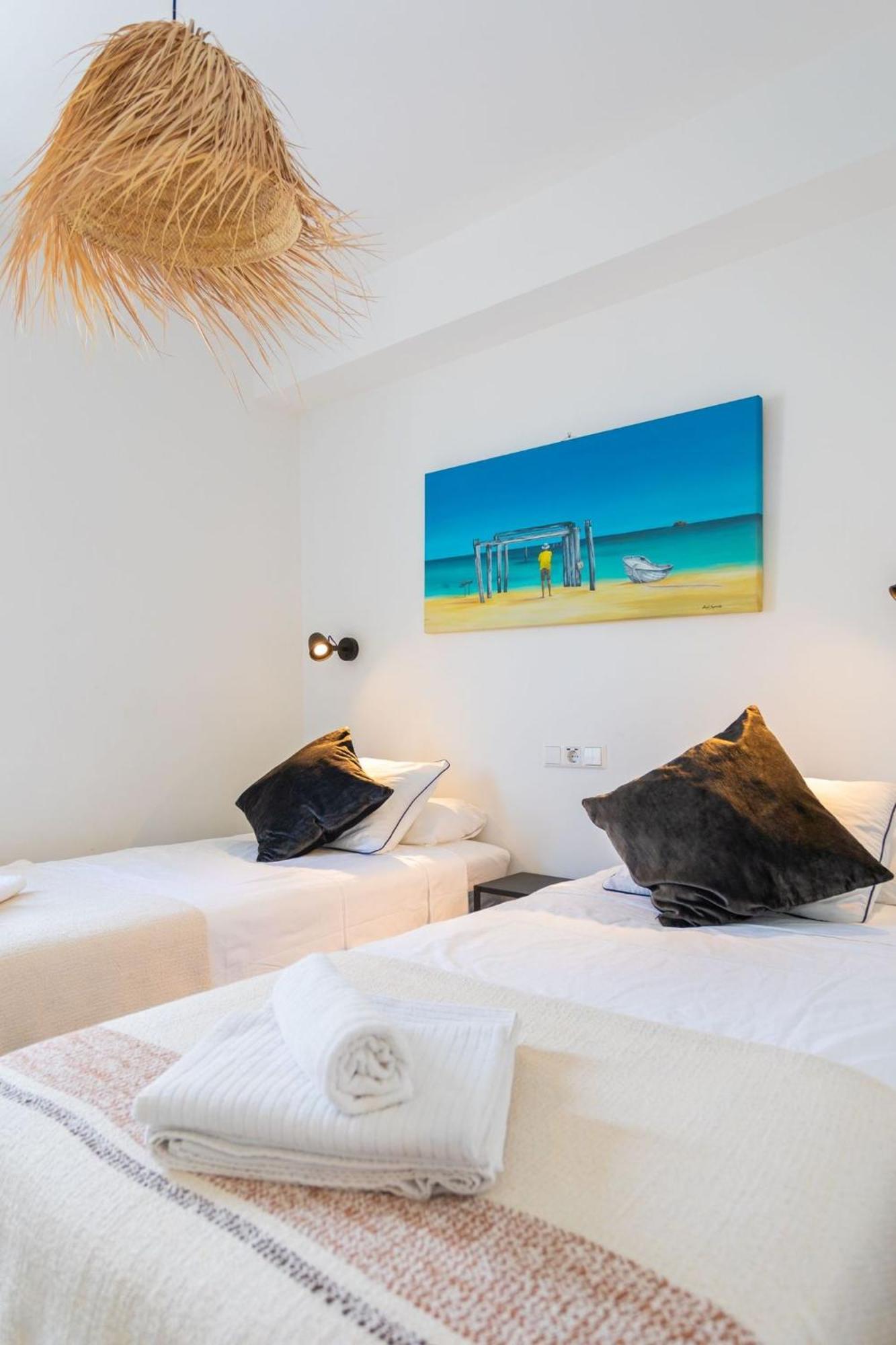 La Cala Beach Home - Beachfront Few Steps Away From Sandy Beach 卡拉德米哈斯 外观 照片