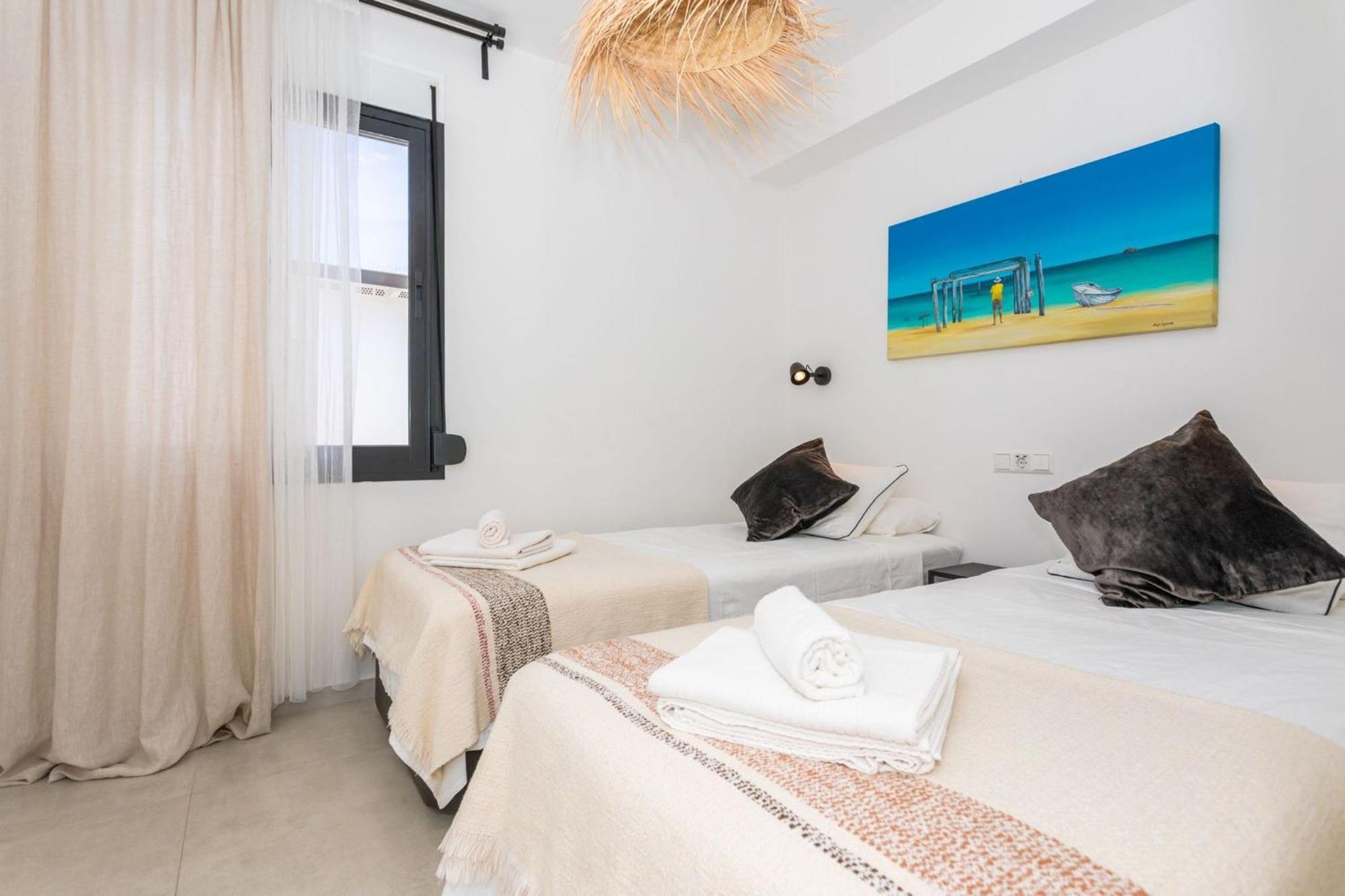 La Cala Beach Home - Beachfront Few Steps Away From Sandy Beach 卡拉德米哈斯 外观 照片