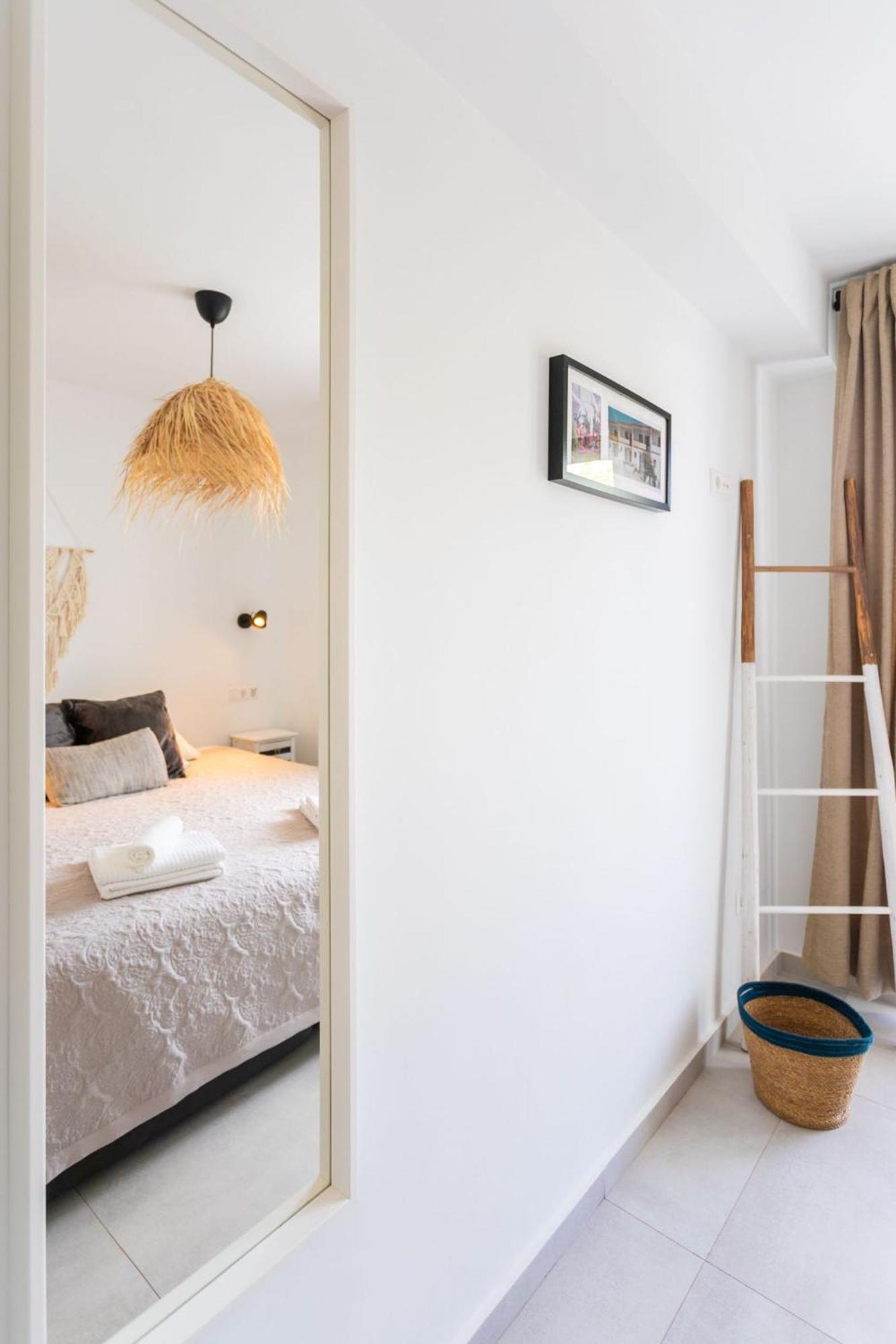 La Cala Beach Home - Beachfront Few Steps Away From Sandy Beach 卡拉德米哈斯 外观 照片