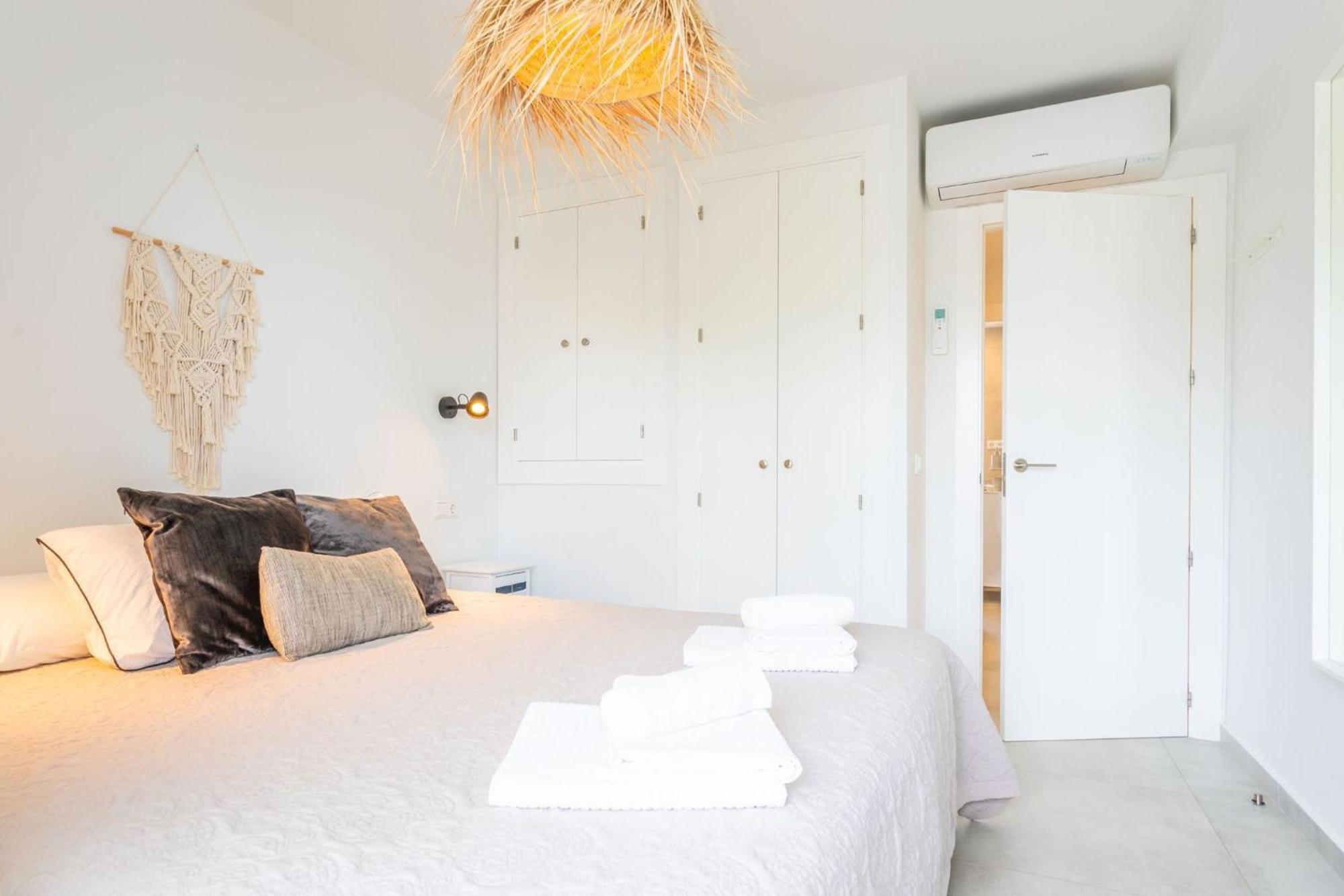 La Cala Beach Home - Beachfront Few Steps Away From Sandy Beach 卡拉德米哈斯 外观 照片