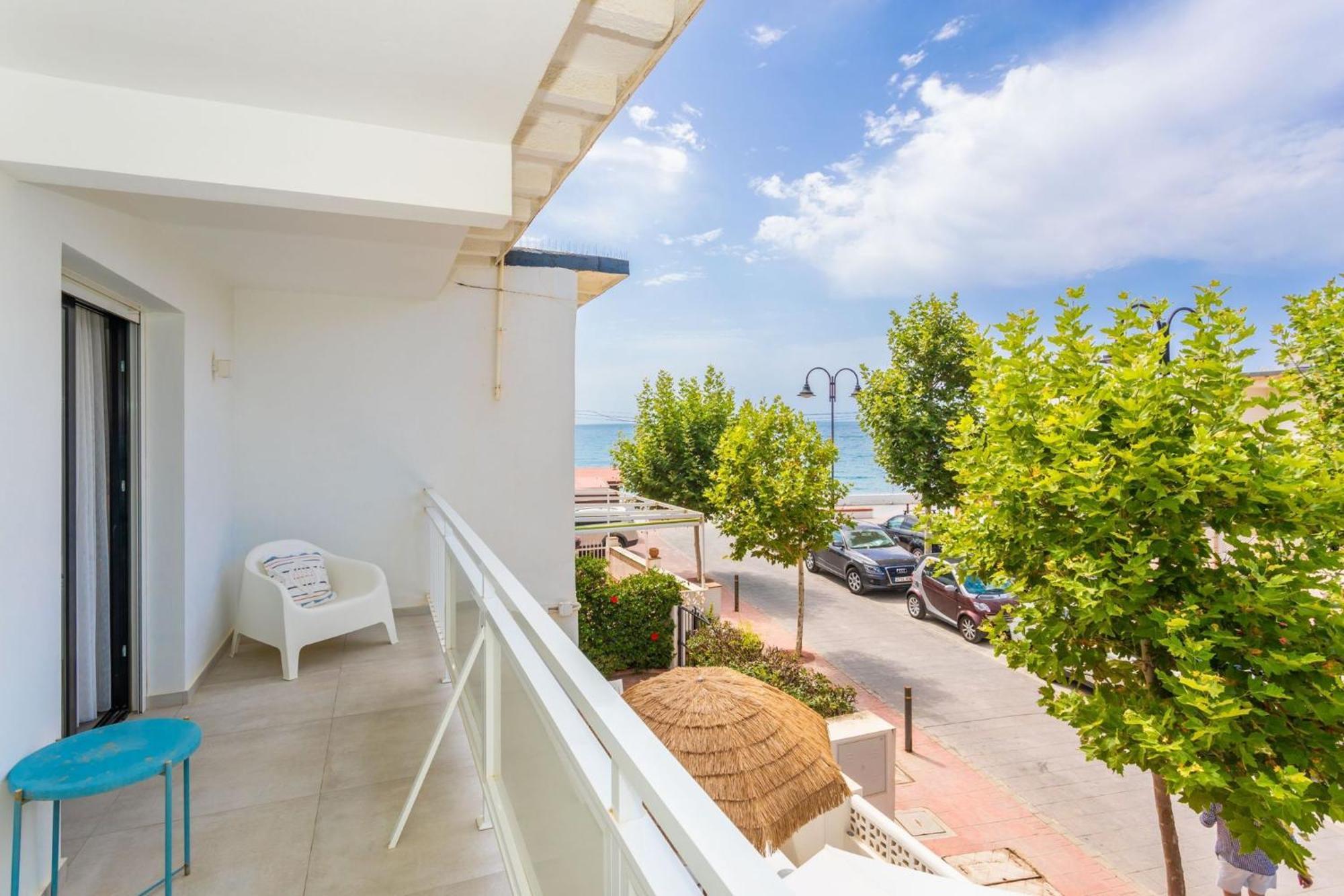 La Cala Beach Home - Beachfront Few Steps Away From Sandy Beach 卡拉德米哈斯 外观 照片