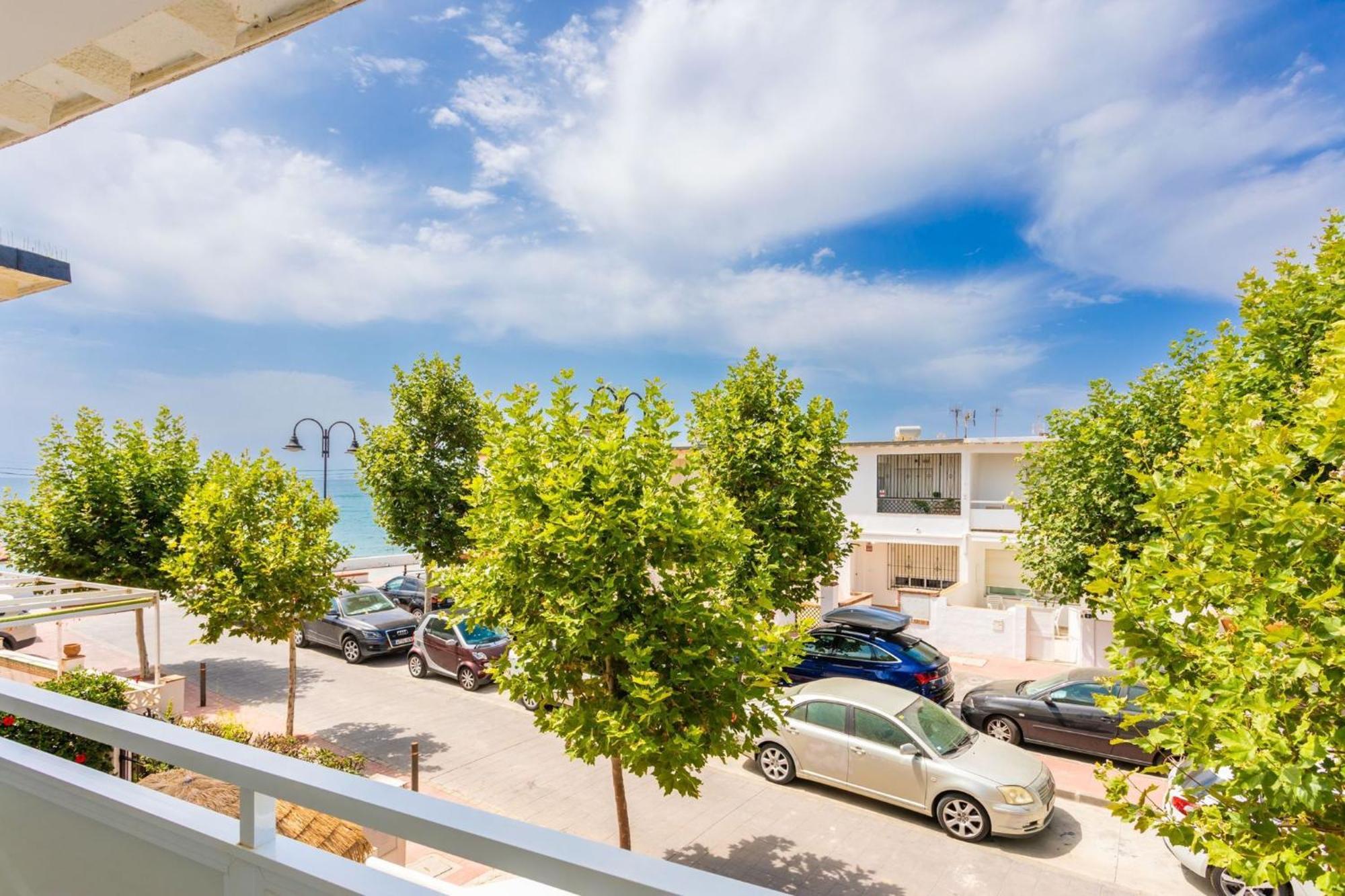La Cala Beach Home - Beachfront Few Steps Away From Sandy Beach 卡拉德米哈斯 外观 照片